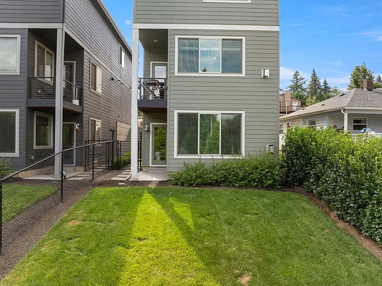 12578 SE 27th Ave — Photo 11