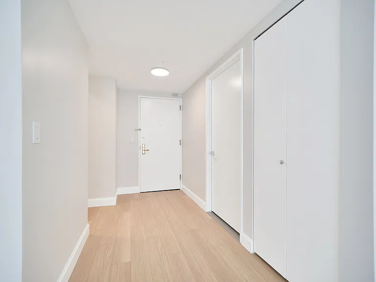 160 Riverside Blvd #9L — Photo 9