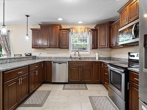 4th image of 1340 Breezy Creek Dr