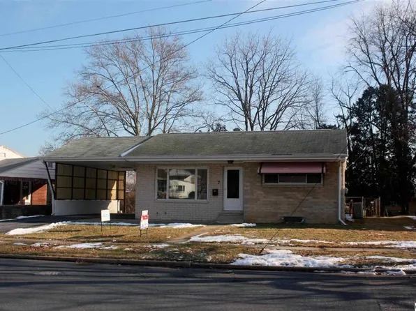 7 William Penn Dr, Camp Hill, PA 17011