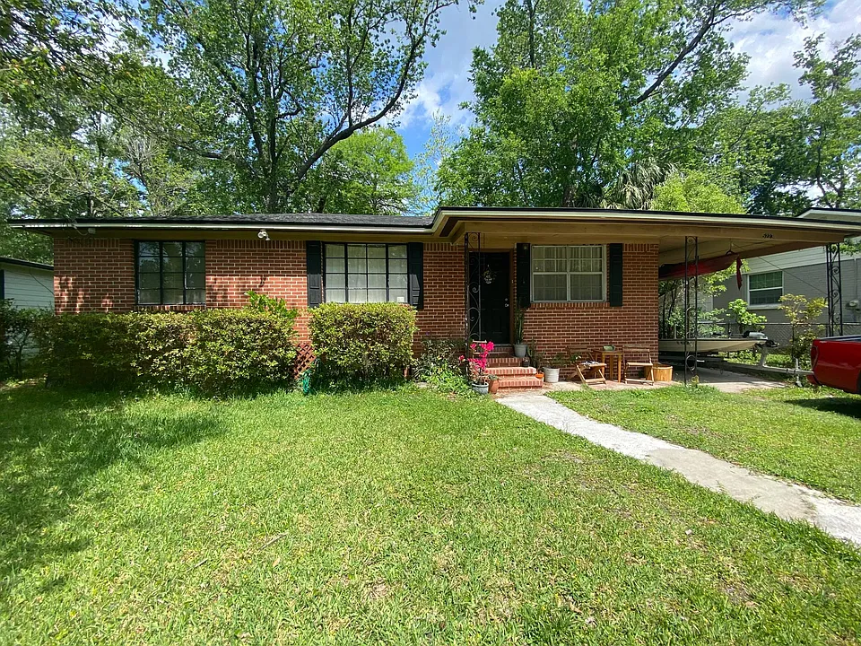 5223 Poppy Dr