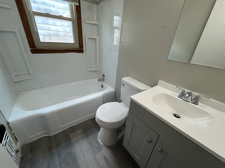1021 S Dwight St — Photo 5