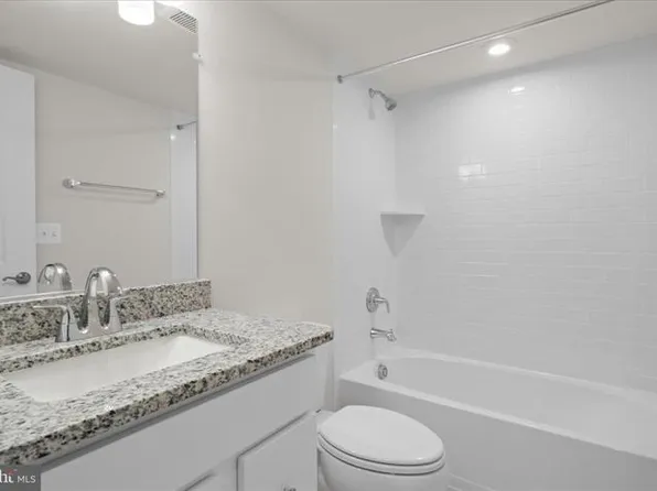 208 Chianti Ter SE, Leesburg, VA 20175