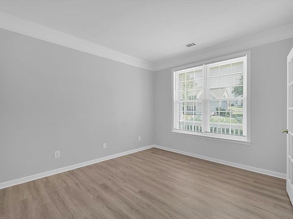 3rd image of 412 Woodruff Lake Way