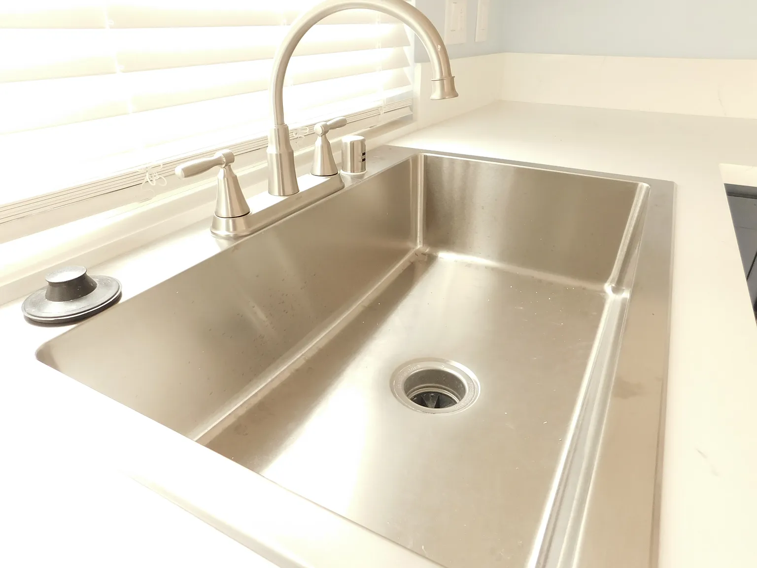 2 bed, 1.5 bath, 1021 sqft, $3,200 — Photo 3