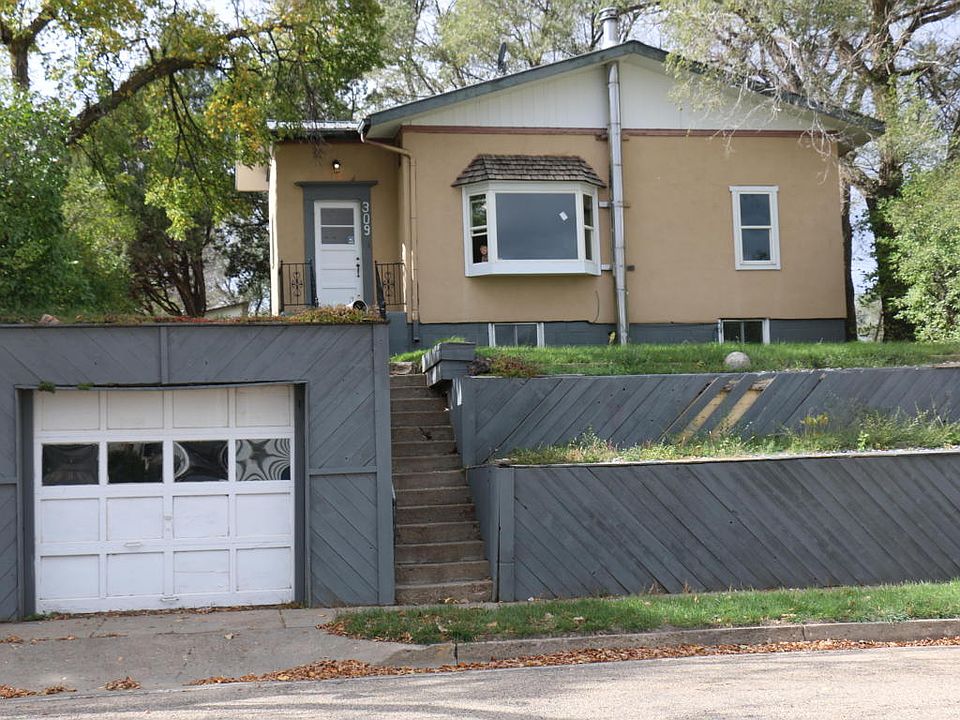 1st image of 309 3rd St NW
