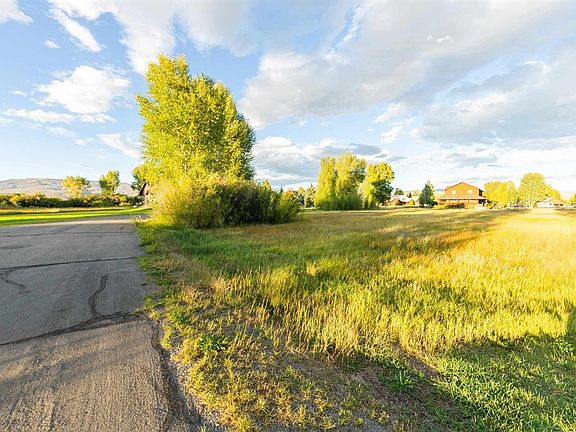 3rd image of 255 Meadow Lark Trail