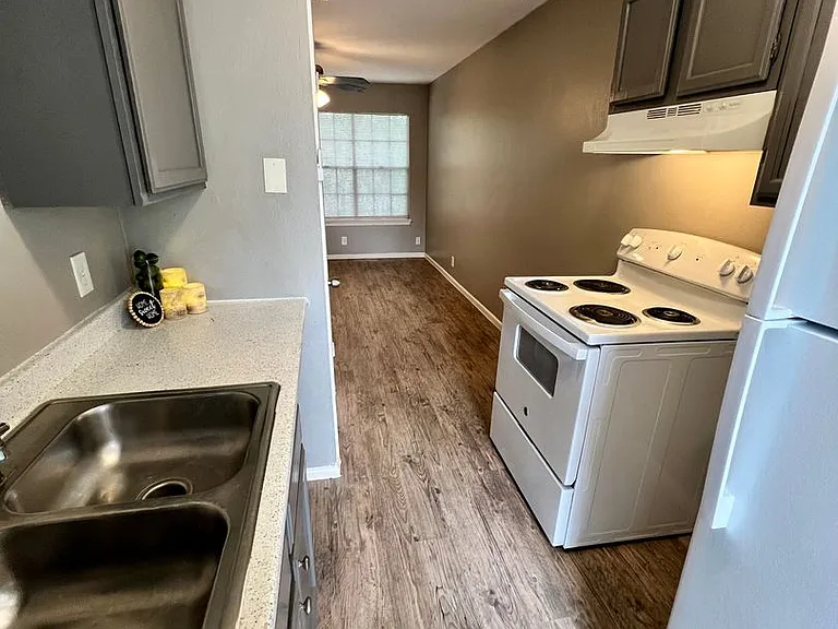 844 E Sunshine Dr #401 — Photo 5
