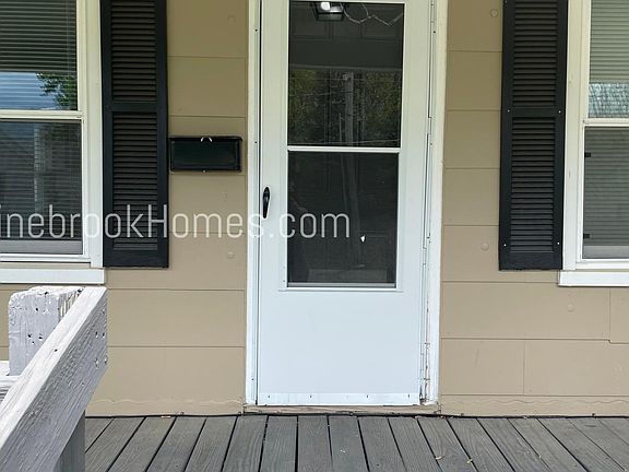 2nd image of 924 W South Ave