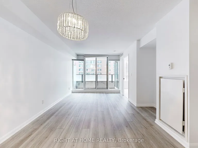 111 Elizabeth St #818 — Photo 11