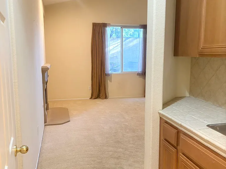 1147 Desert Fox Ct — Photo 4