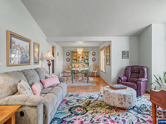5th image of 3020 20th Ave SE