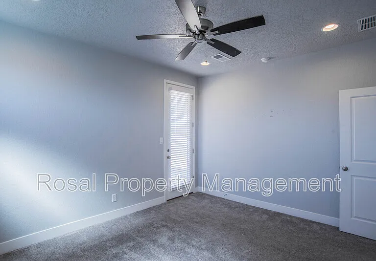 933 Northern Blvd NE — Photo 12