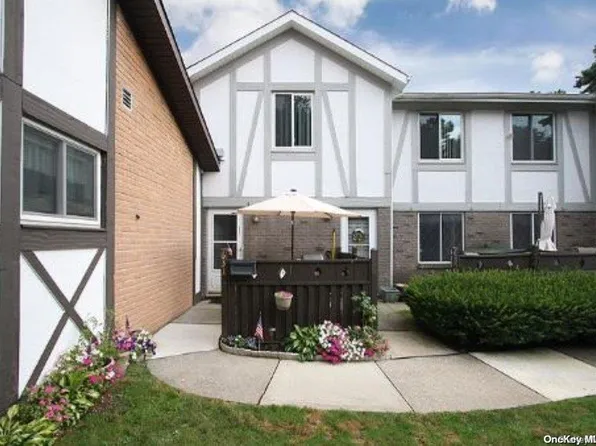631 W End Drive #631, Medford, NY 11763