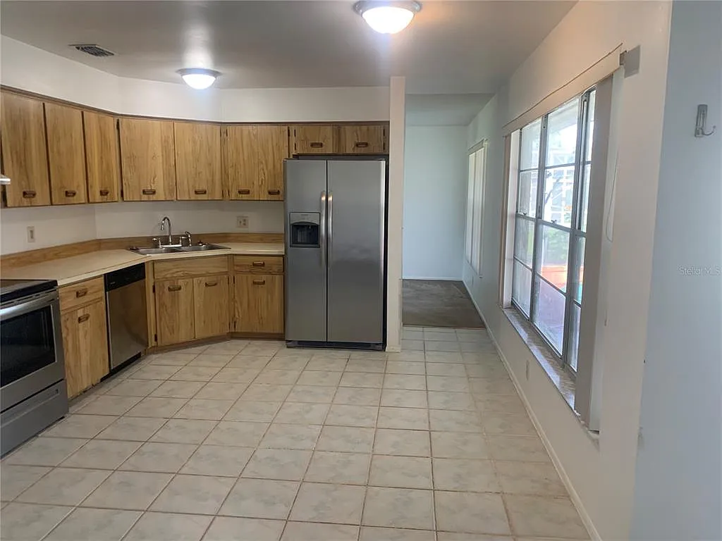 4 bed, 2.0 bath, 1727 sqft, $2,400 — Photo 3
