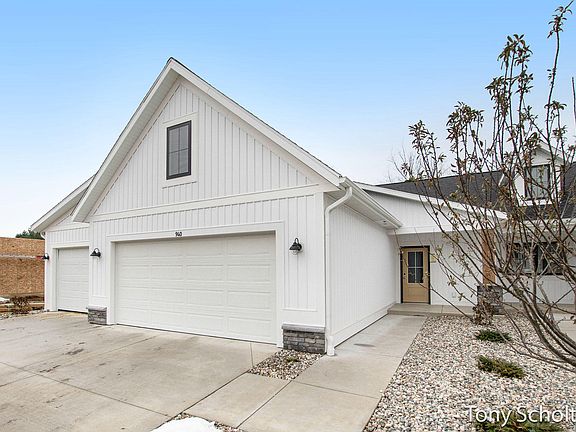2nd image of 940 Harper Woods Dr SW #9