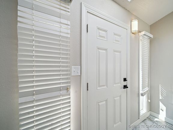 2nd image of 1417 E 38th Pl #1417B