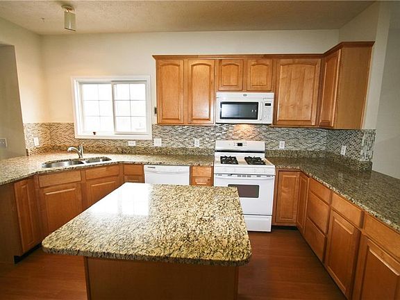 3rd image of 12737 Mojave Dr