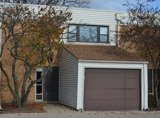 376 Oaktree Ct, Hoffman Estates, IL 60169