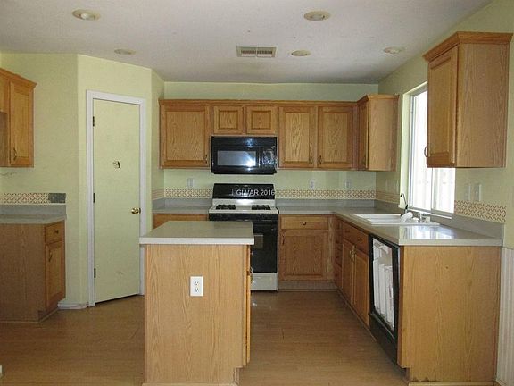 2nd image of 3540 Mountain Park St