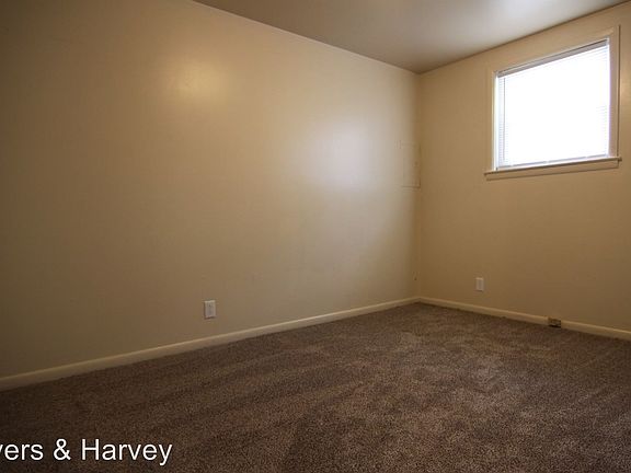5th image of 206 Walnut St APT 4