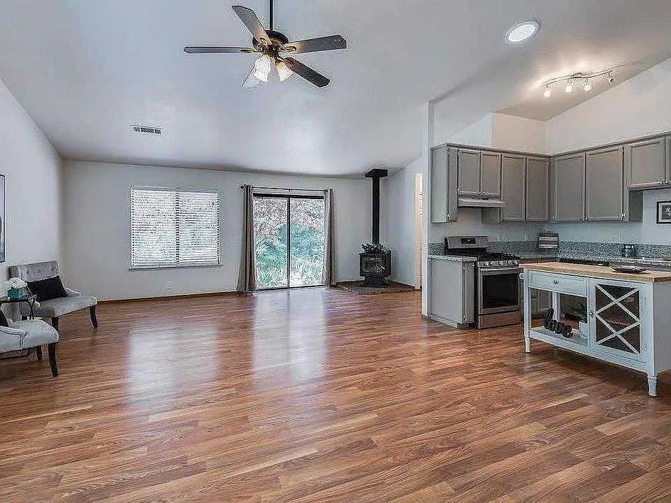 2nd image of 23213 Lone Pine Dr