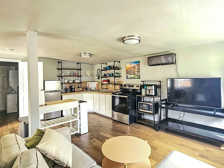 2227 Washington Ave — Photo 10