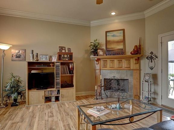 4th image of 207 Blackwater River Dr