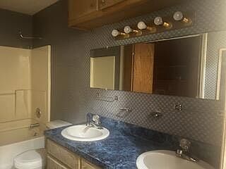 4th image of 619 Mica St