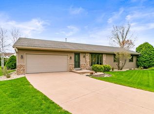 15 Hartford Ct, Madison, WI 53719