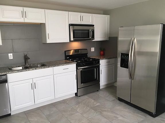 2nd image of 553 Campbell St APT 2N