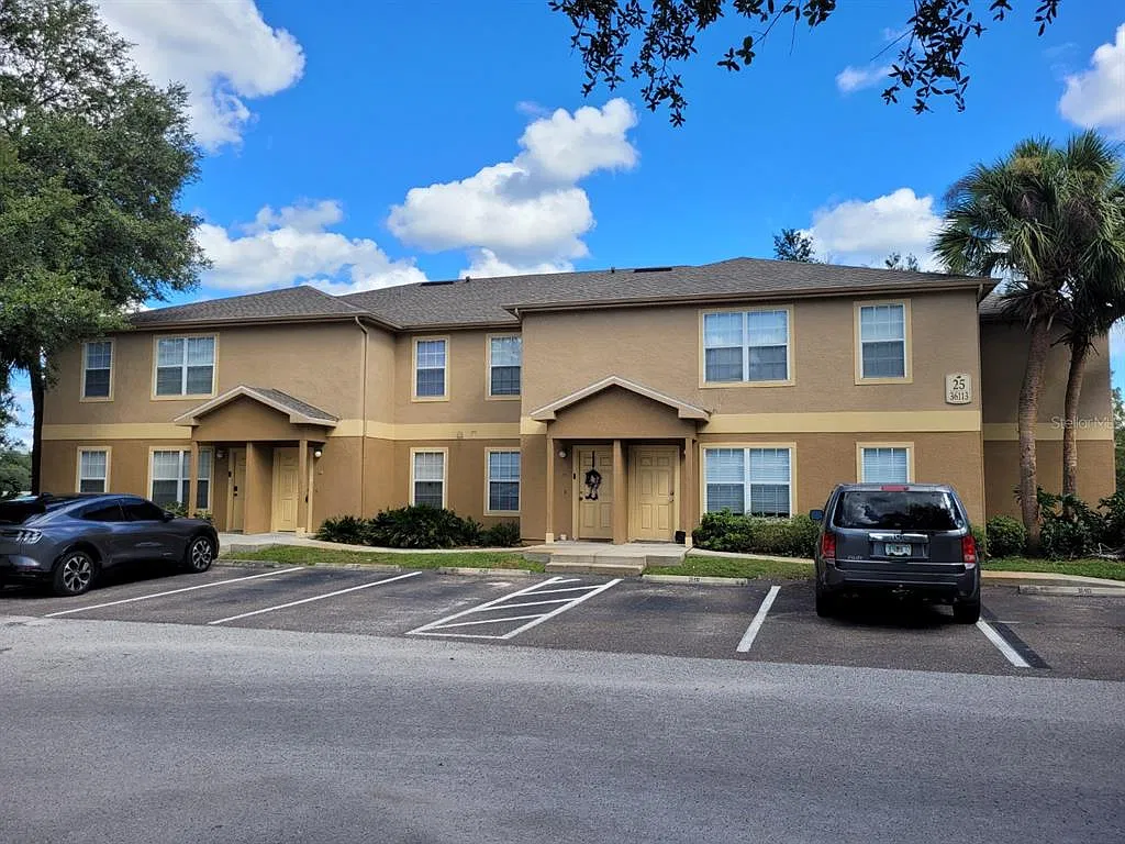 3 bed, 2.0 bath, 1278 sqft, $1,595 — Photo 1