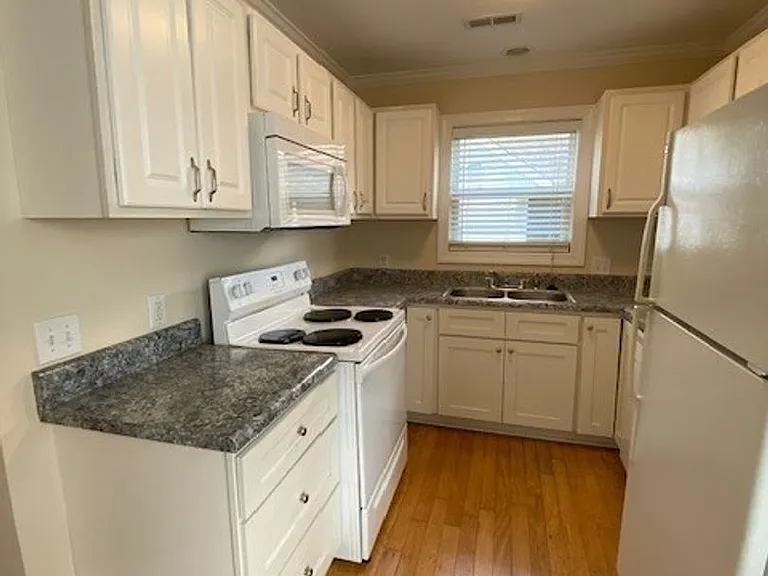 3225 Belmont Cir — Photo 8