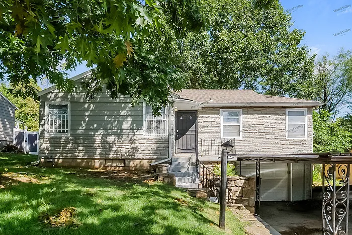 5206 E 39th Ter