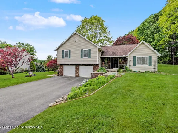 308 Bear Brook Acres Dr, Moscow, PA 18444