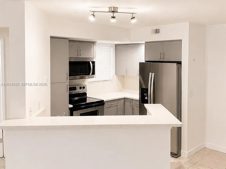 663 Vista Isles Dr #1711 — Photo 4