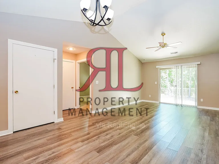 1241 Rivercrest Dr S #B — Photo 8