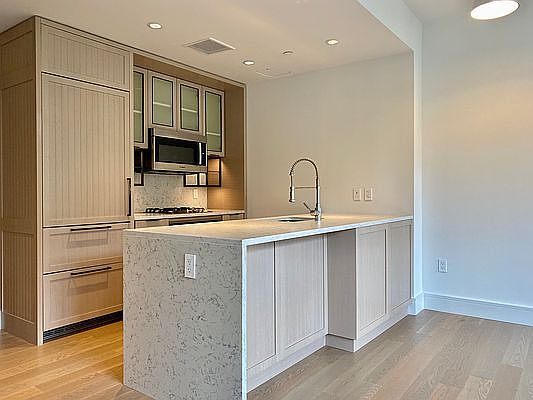 3rd image of 510 E 14th St #218