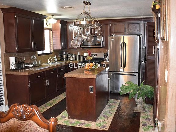 4th image of 1552 Arlington Heights St