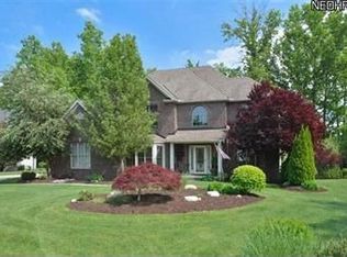 291 Vinewood Dr, Avon Lake, OH 44012