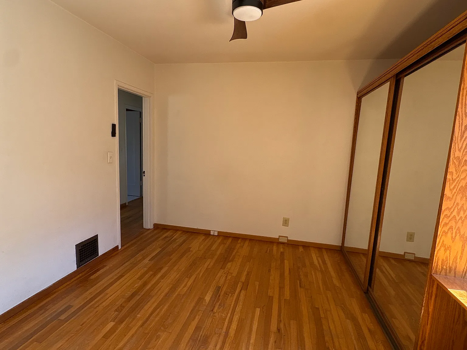 2 bed, 1052 sqft, $4,950 — Photo 4