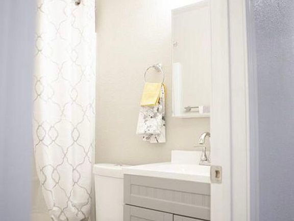 5th image of 3207 W Loma Ln
