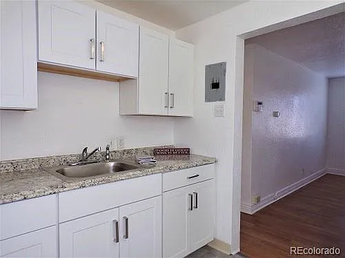 1129 Dallas St — Photo 9