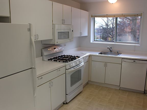 5th image of 10667 Montrose Ave #10667