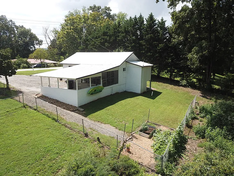 8615 Snow Hill Rd — Photo 4
