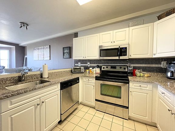 3rd image of 1 Cityview Ln Unit 516