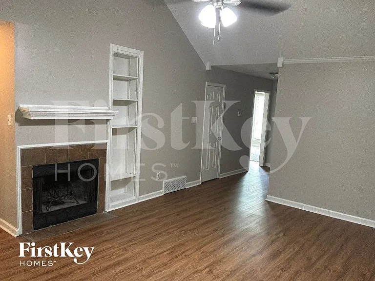 4538 Kings Grant Dr — Photo 2