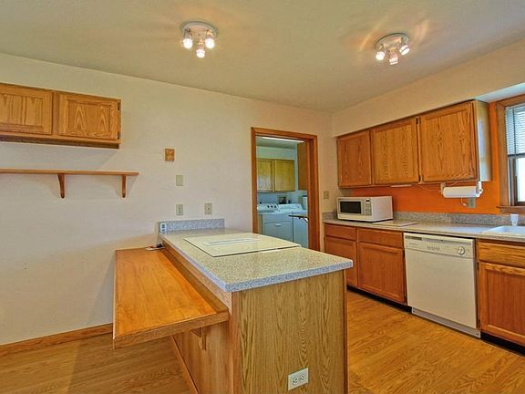 5th image of 65 Bay Breeze Dr
