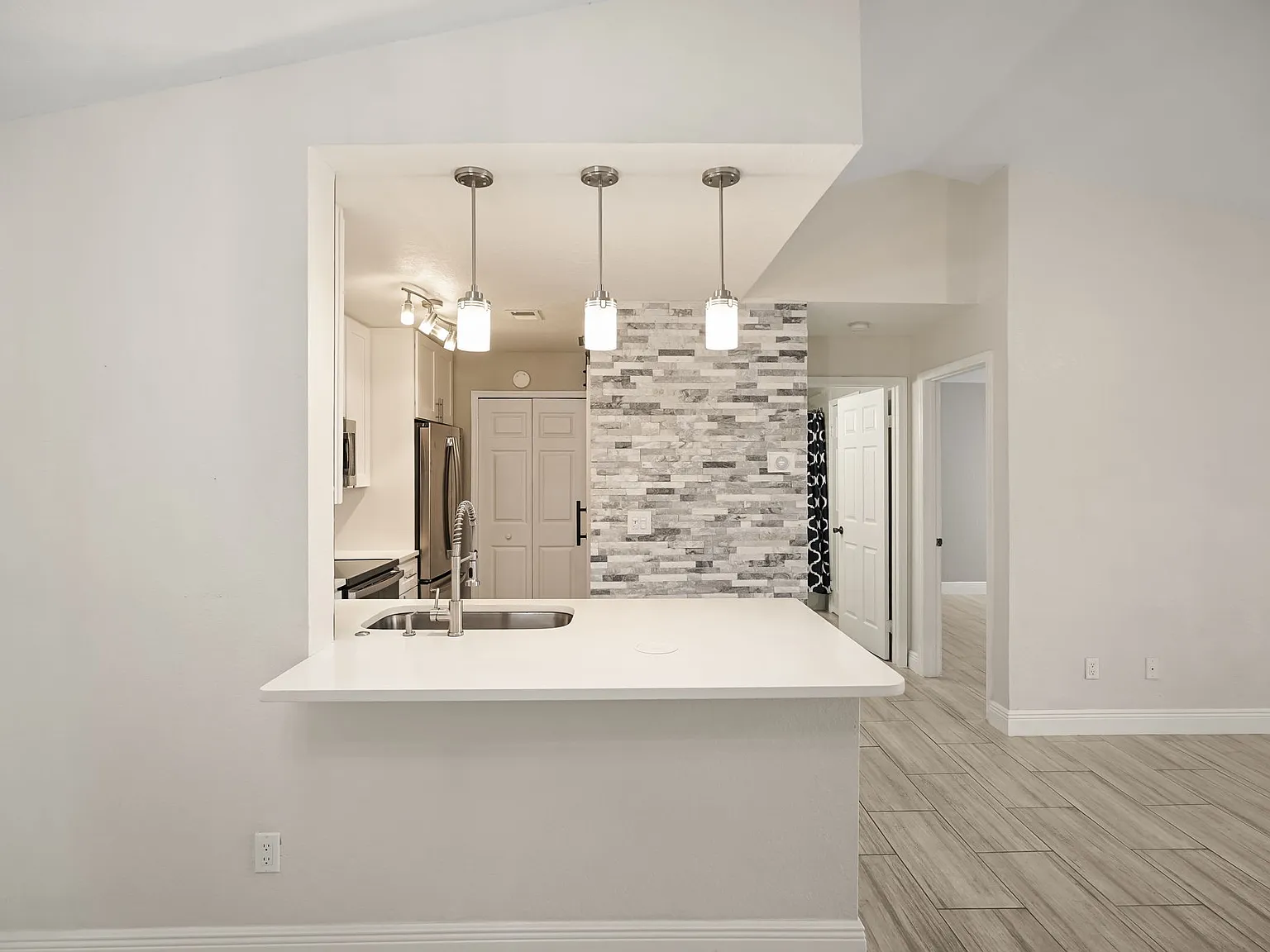 2 bed, 1003 sqft, $1,950 — Photo 3