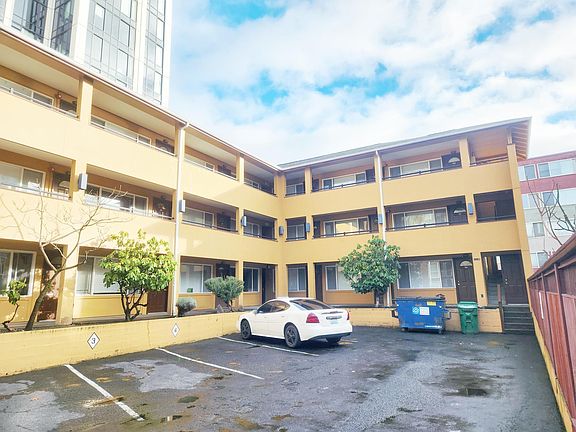 5th image of 4116 12th Ave NE APT B